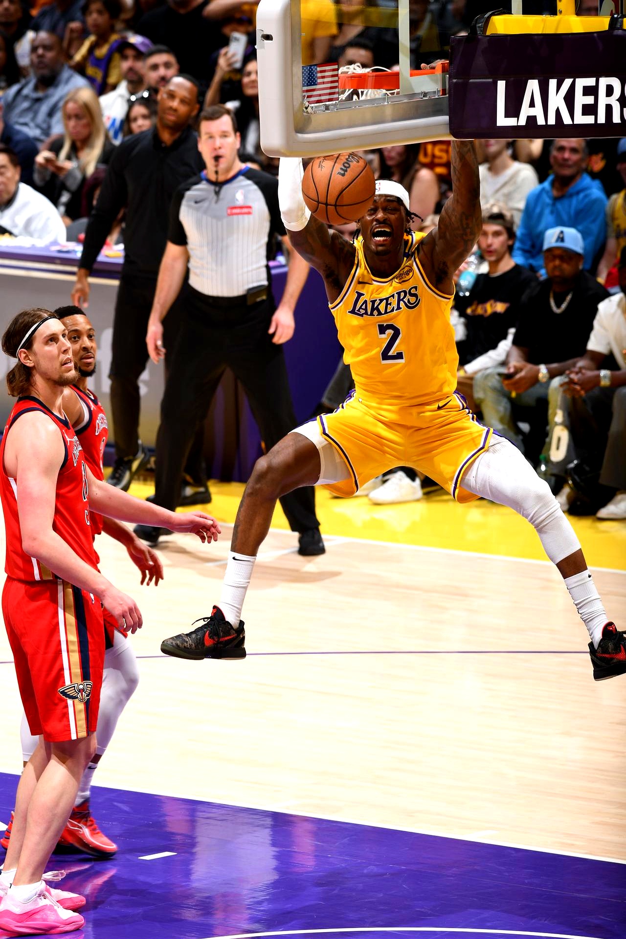 湖人不断突破！，詹姆斯连续二十场比赛得分超过刷新纪录热度持续攀升的简单介绍