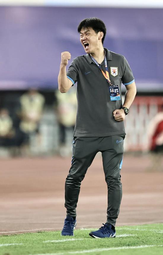 关于关键时刻体能课后,圣安东尼奥马刺防线松动备战中超,压力陡增,团队化学反应显著的信息-开云官网